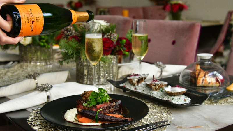 CHRISTMAS DAY DINNER IN BLOOM & BEE 