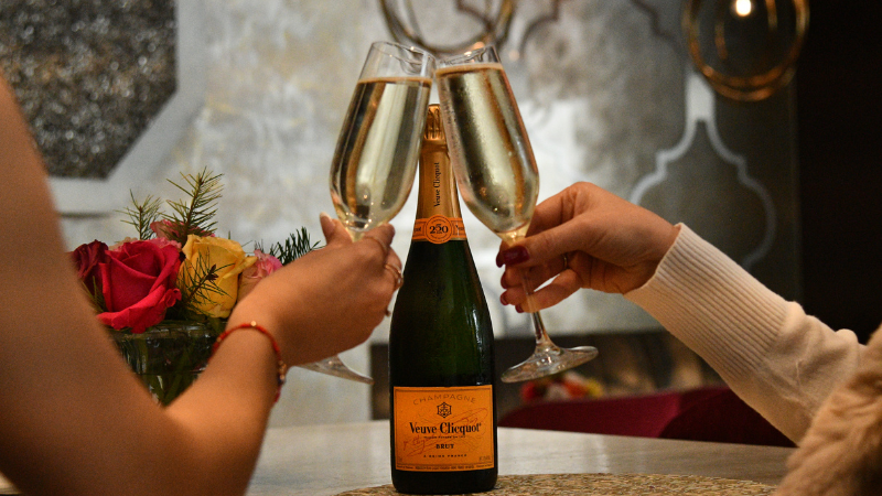 CHAMPAGNE BRUNCH AT BLOOM & BEE